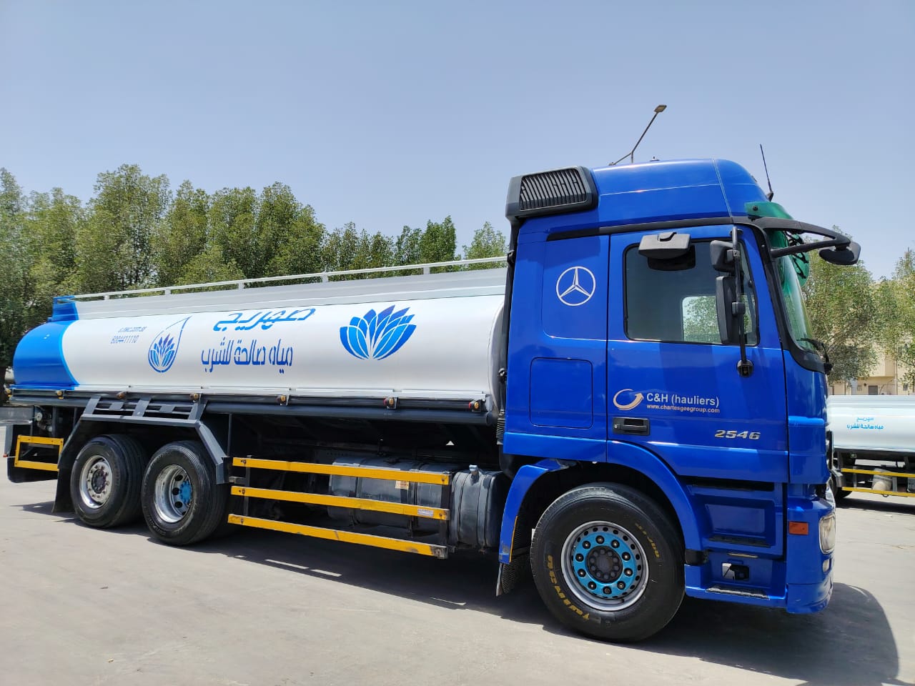 شاحنة وايت مياه مؤسسة البركة لنقل المياه الصالحة للشرب في الرياض